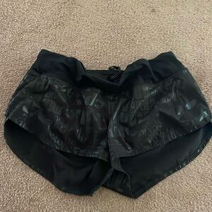 Black design lulu shorts